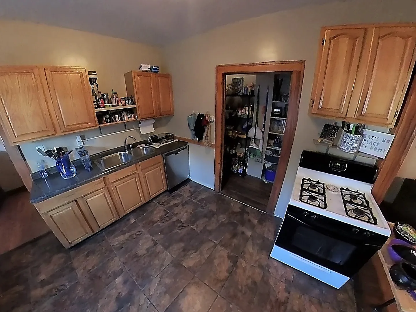 4 bed, 2176 sqft, $3,160 — Photo 3