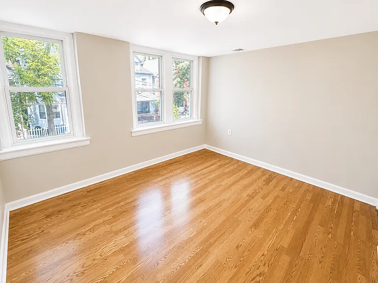 581 N 5th St #2F — Photo 8