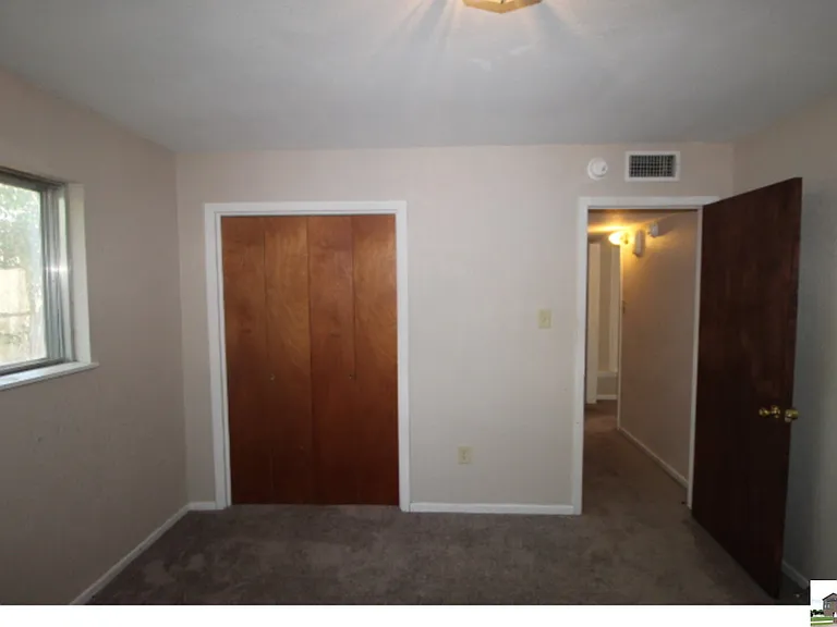 409 Oak St — Photo 29