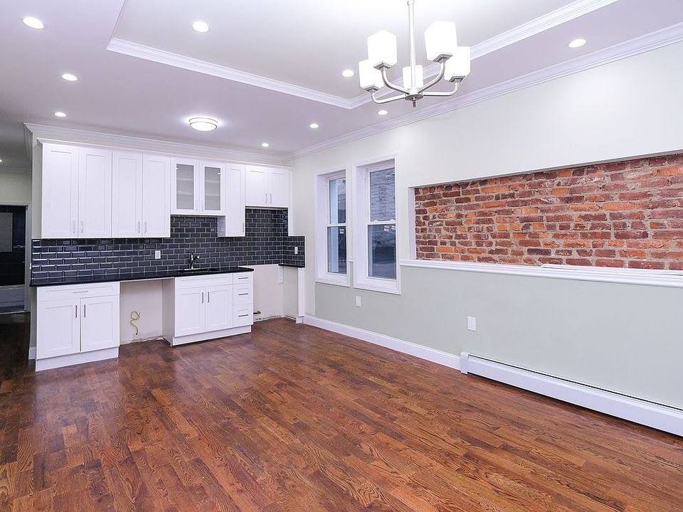 2nd image of 929 E 219th St #1
