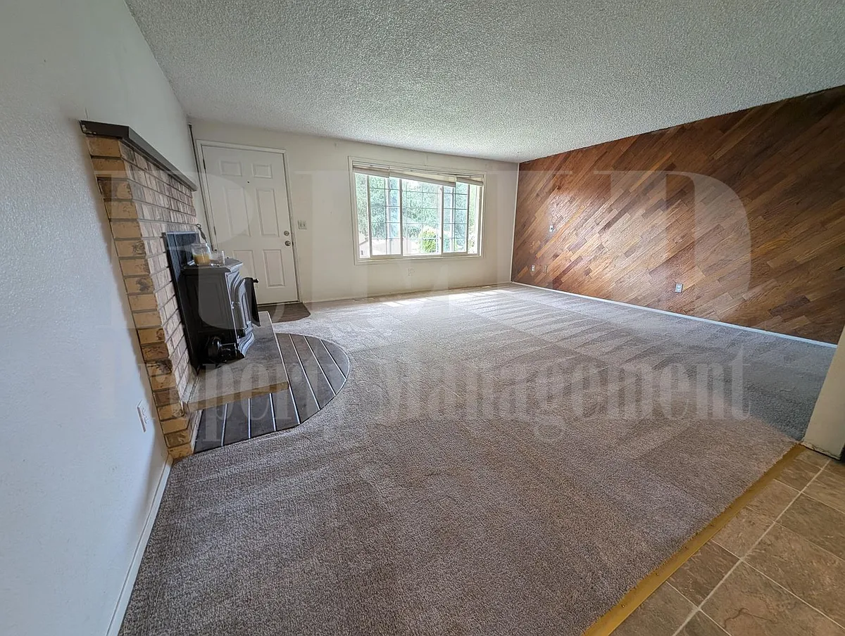 Building Photo - 583 NE Conifer Dr