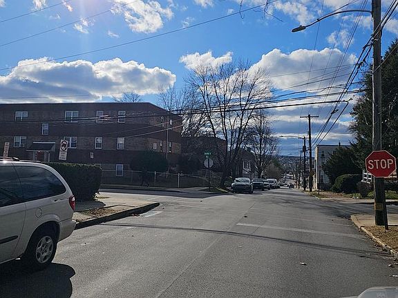 2nd image of 902 Arch St