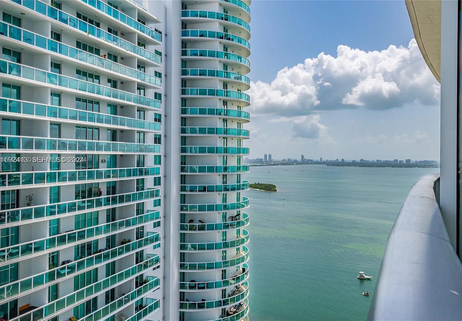 1 bed, 1.5 bath, 759 sqft, $3,600 — Photo 2