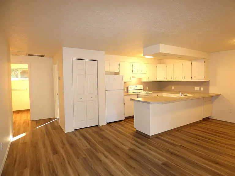 3974 Liberty Rd S — Photo 7
