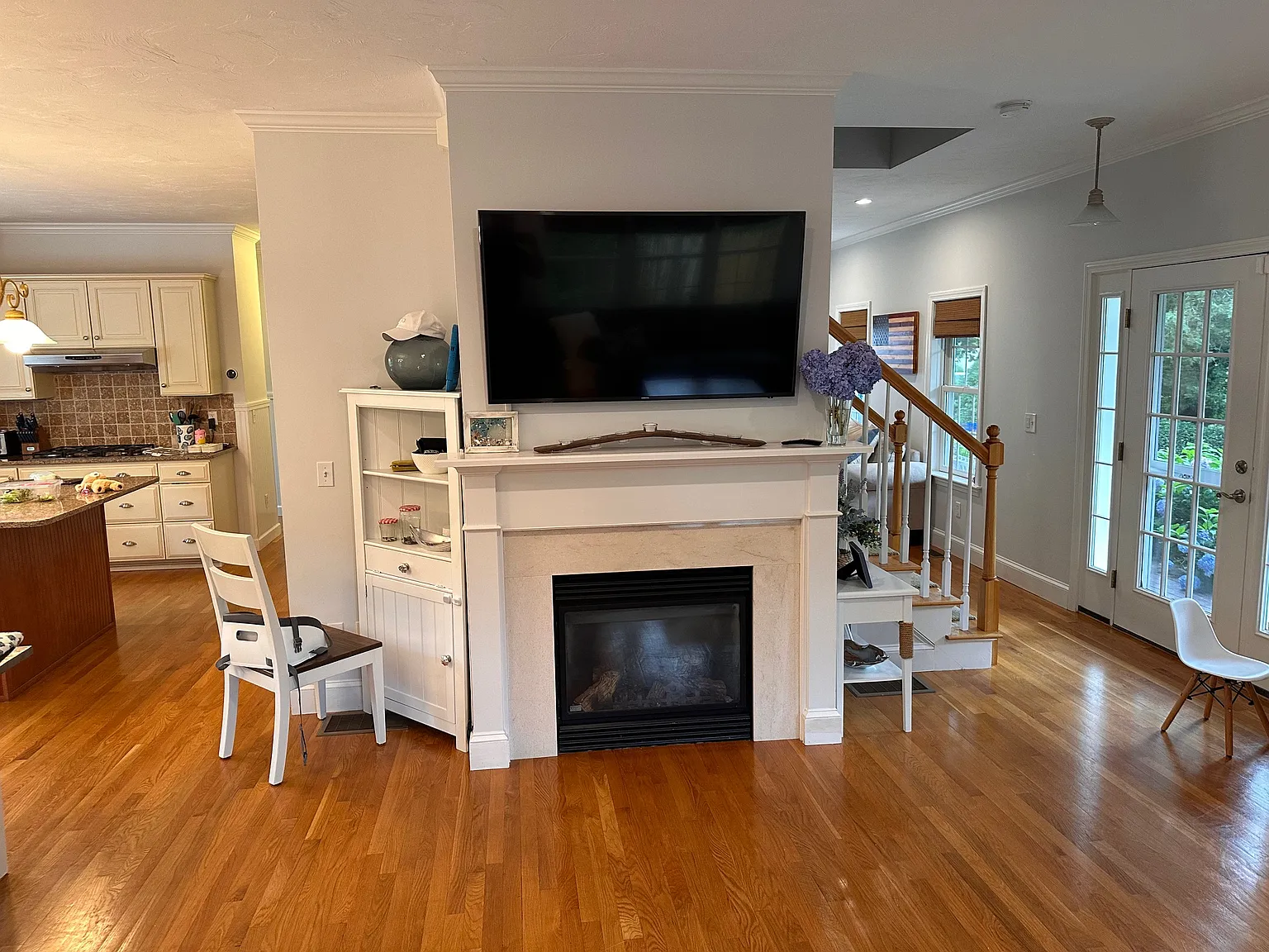4 bed, 2.5 bath, 2379 sqft, $3,350 — Photo 4