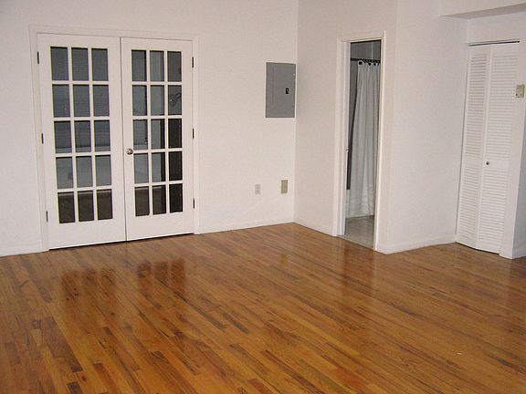 2nd image of 1127 Euclid Ave APT 207