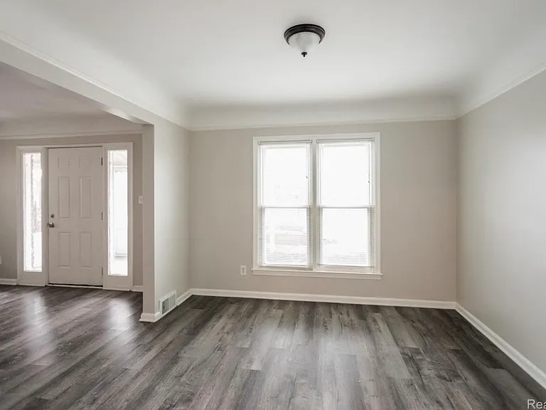 17136 Birchcrest Dr — Photo 2