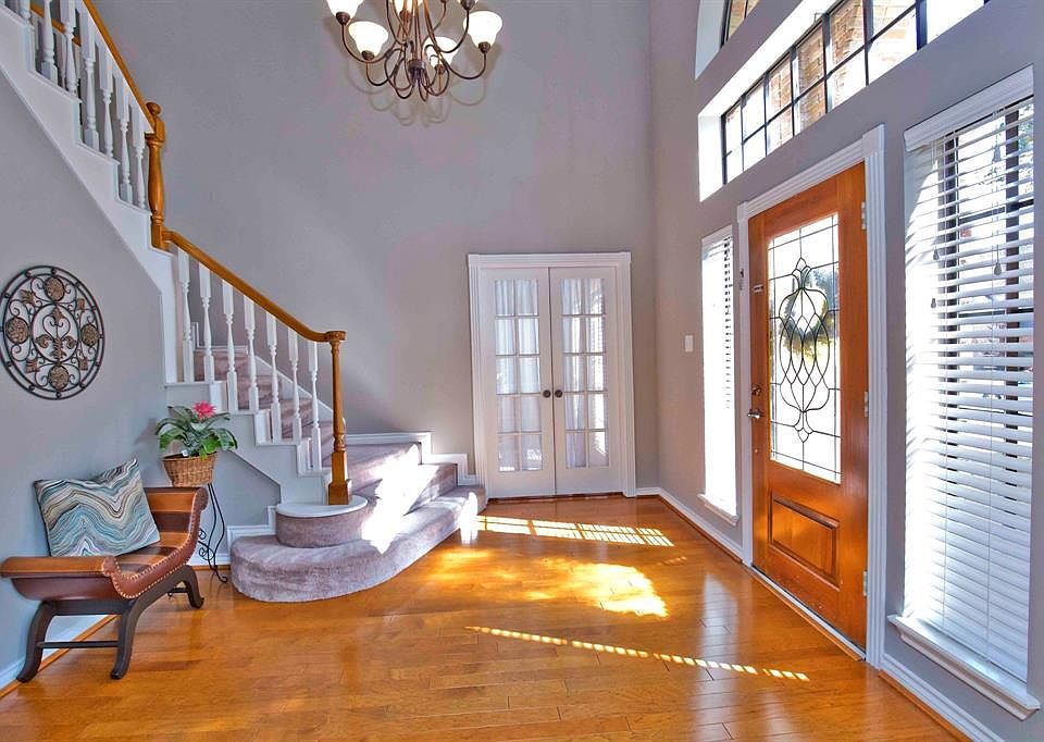 Simply perfect! This impressive foyer will welcome your guests in style!