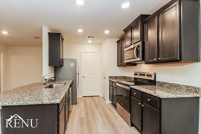3 bed, 2.0 bath, 1414 sqft, $1,575 — Photo 4