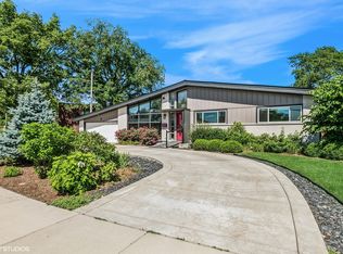 319 E Huntington Ln, Elmhurst, IL 60126