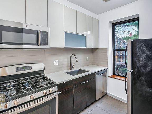 5th image of 565 Chauncey St #2R