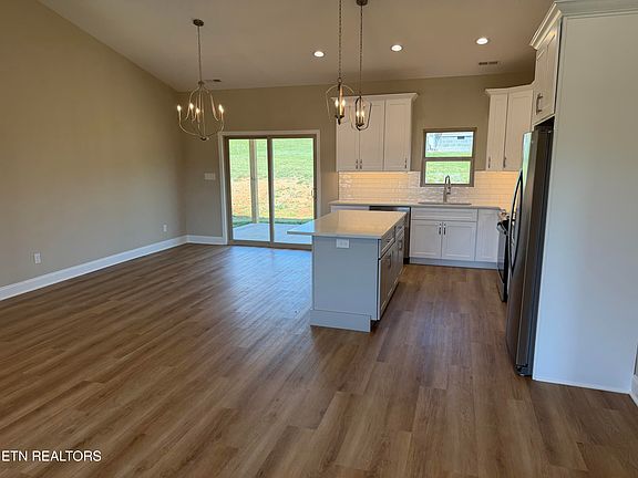 3rd image of 203 Ashton Ln