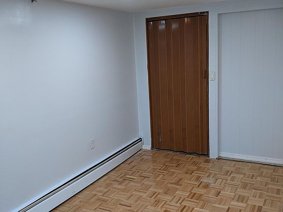 Second bedroom.