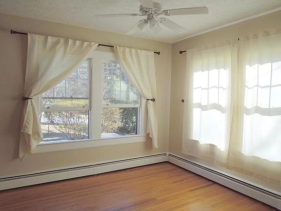 4th image of 126 Flanders Ave