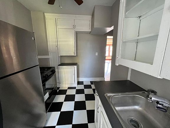 3rd image of 1004 E 43rd St Unit 3W