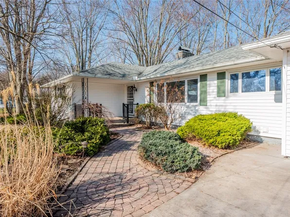 38 Orchard St, Holley, NY 14470