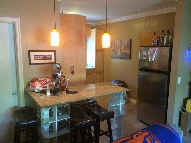 1st image of 115 NE 14th Ave APT 3
