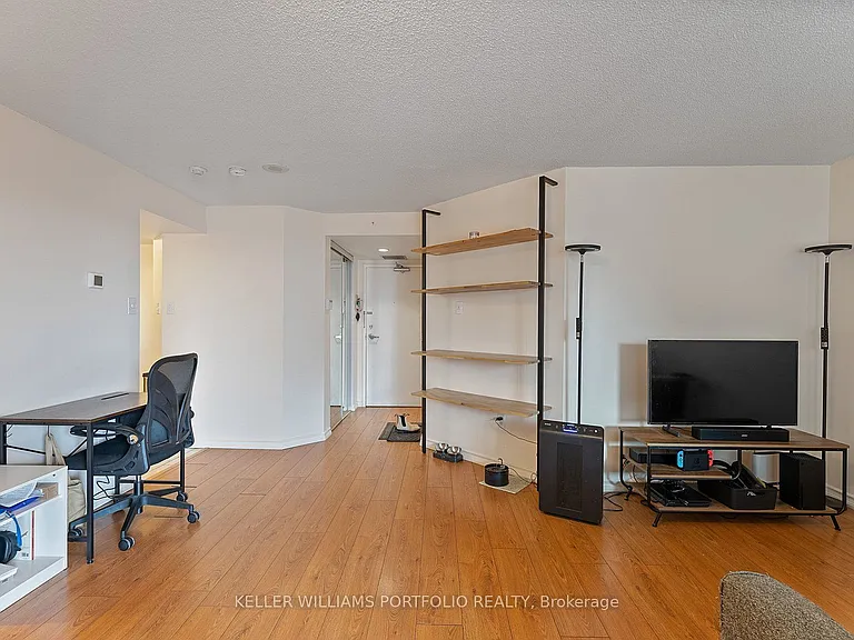 705 King St W #601 — Photo 6