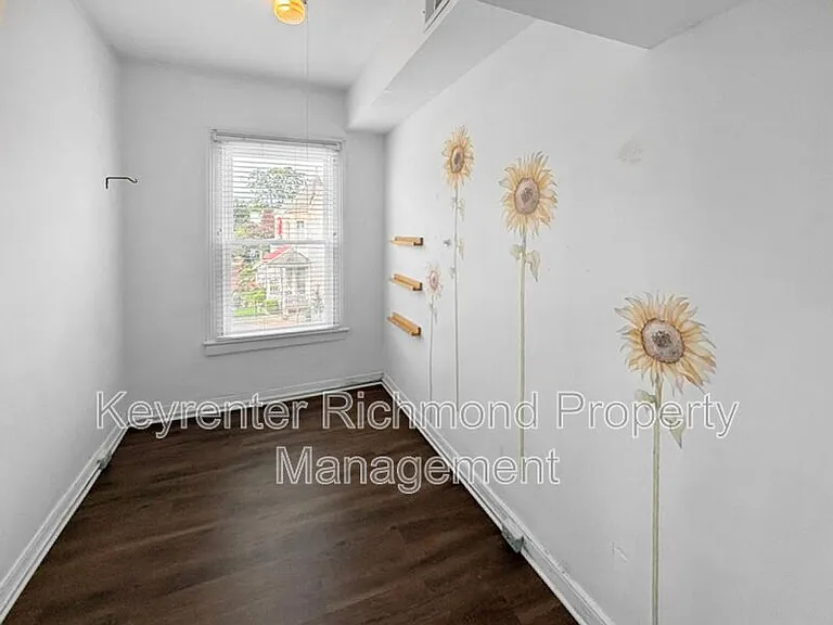 2220 E Marshall St — Photo 12