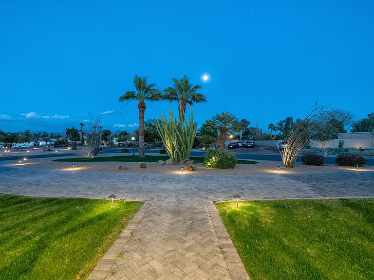 7417 E Paradise Dr — Photo 72