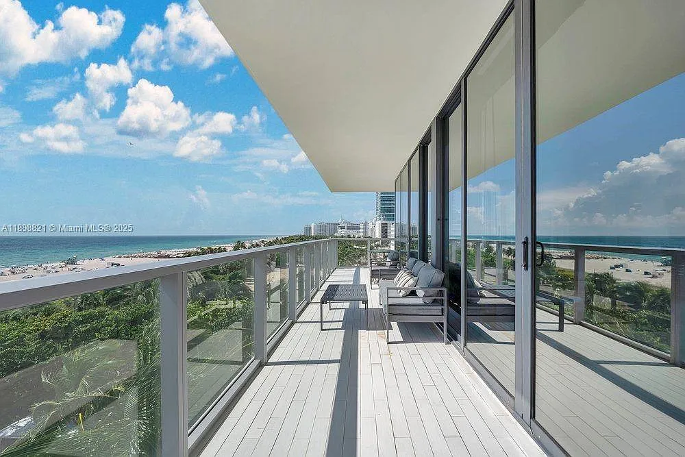 2201 Collins Ave Condo — Photo 2