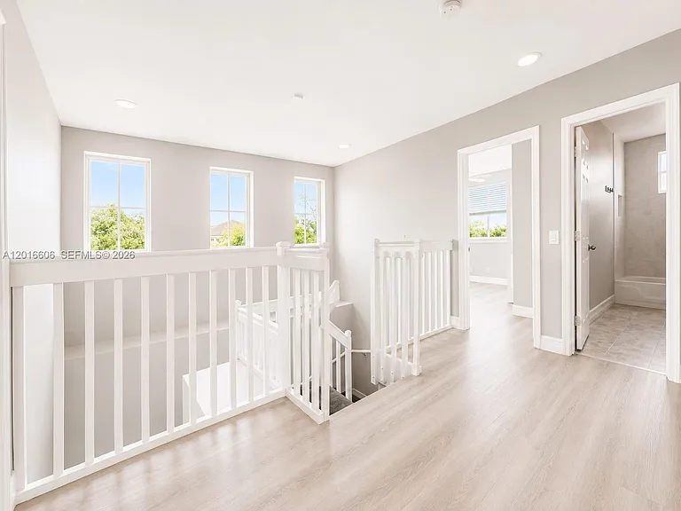 963 Falling Water Rd — Photo 23