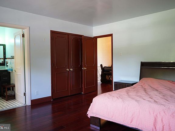 5th image of 1104 Gainsboro Rd