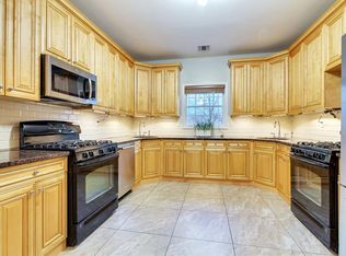 3104 Parkview Dr, Spring Valley, NY 10977