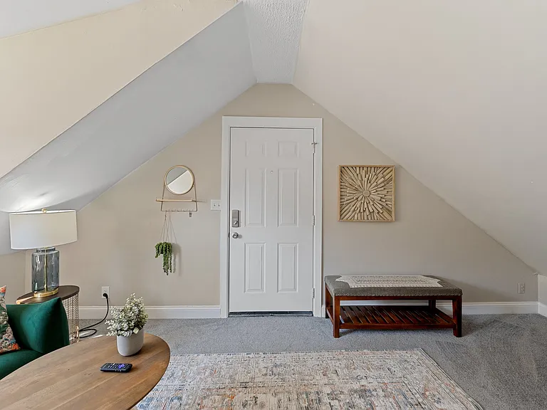 3820 Essex Cir #B-1 — Photo 2