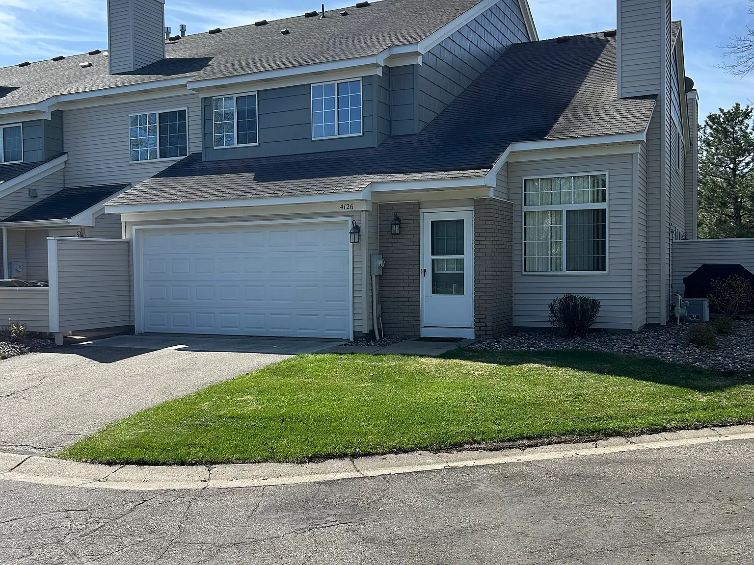 3 bed, 1232 sqft, $2,400 — Photo 1
