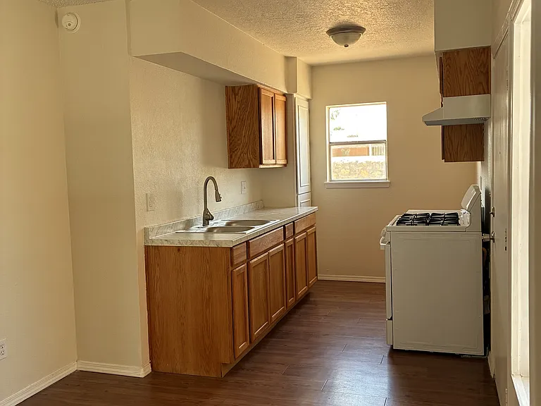 10830 Cardigan Dr — Photo 6
