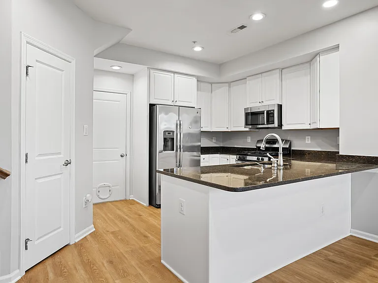 9208 Landon House Way — Photo 6