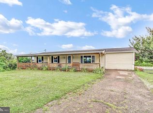 881 Main St, Fawn Grove, PA 17321