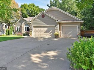 1334 Springwood Ln, Faribault, MN 55021