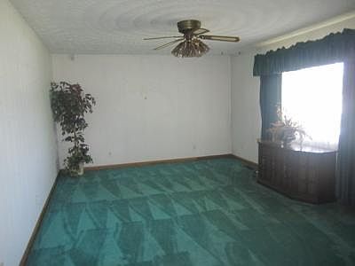 5th image of 1 Pinehill Est