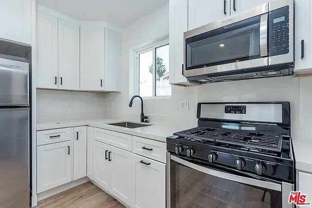 1 bed, 360 sqft, $2,200 — Photo 3