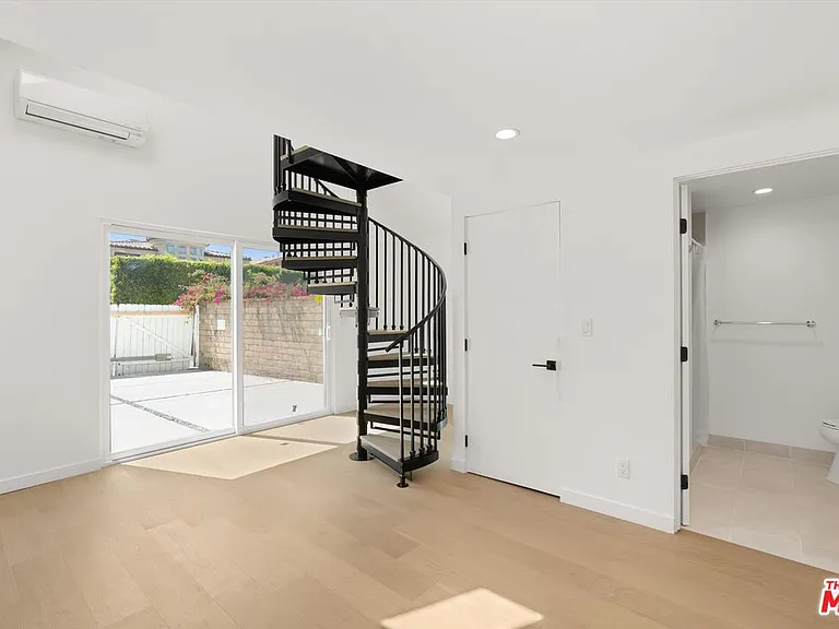 2316 Hill St — Photo 25