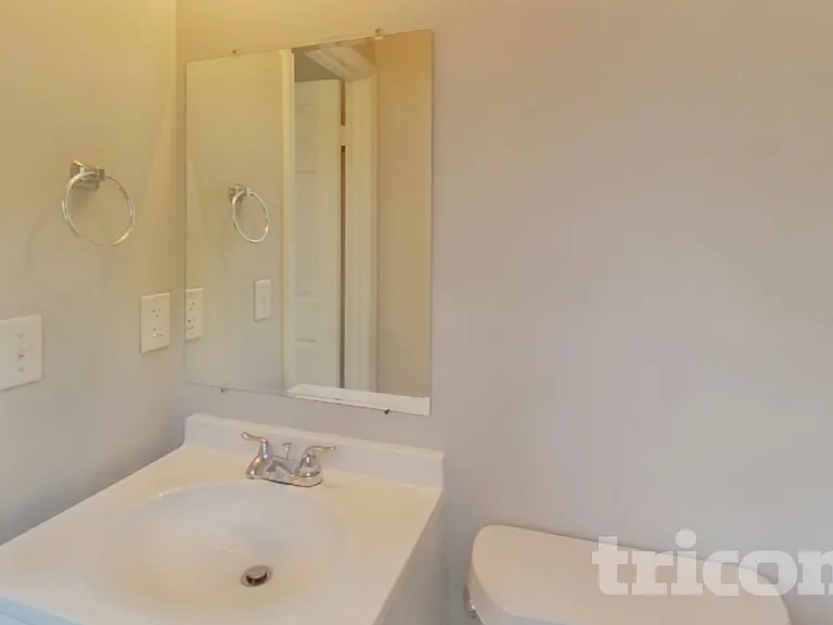 111 Woodspur Rd — Photo 7