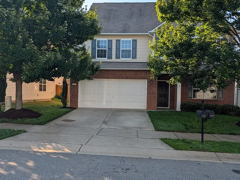 2428 Averon Dr — Photo 2