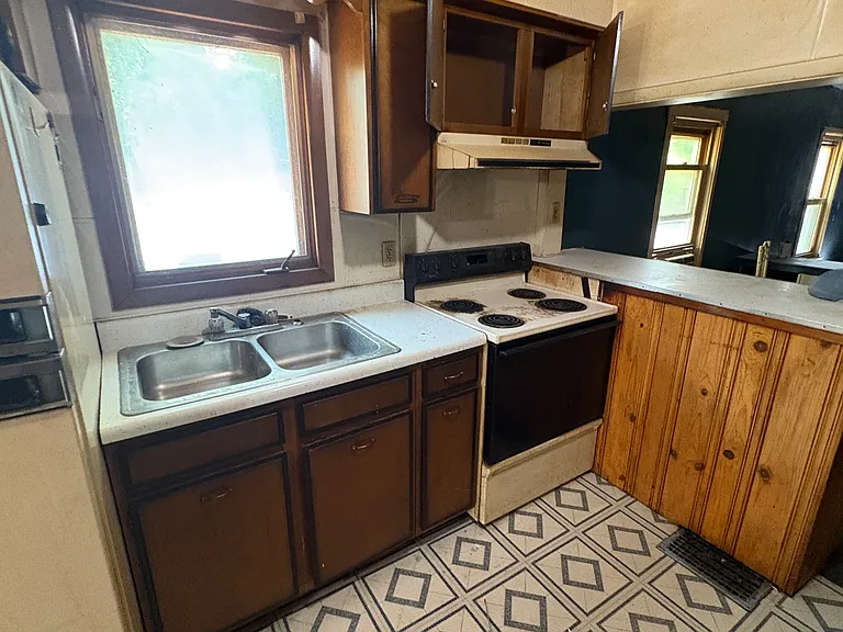 1421 E Sedgwick St — Photo 13