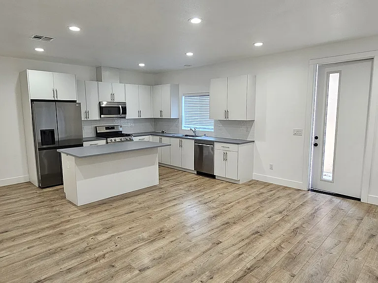 431 Jasmine Ave — Photo 3