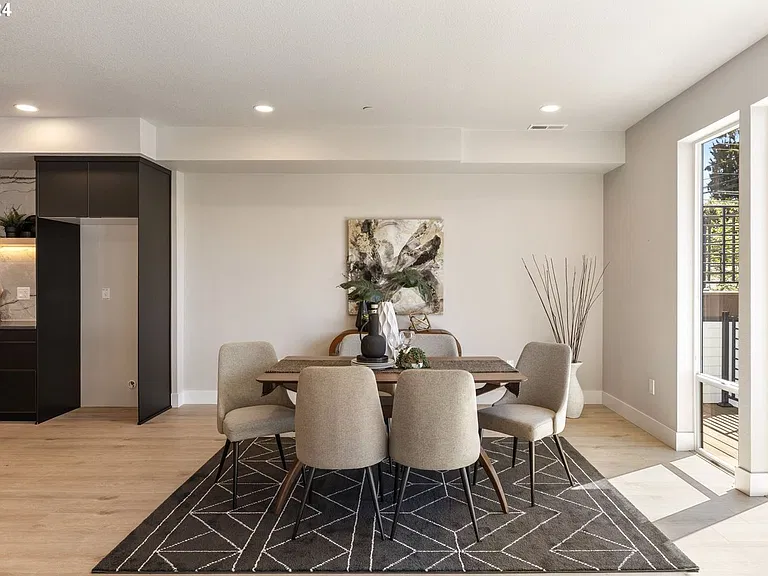 617 SW Lobelia St — Photo 14