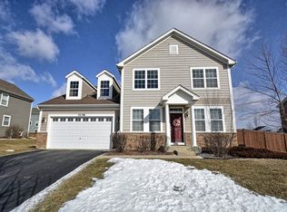 3138 Friendship St, Elgin, IL 60124