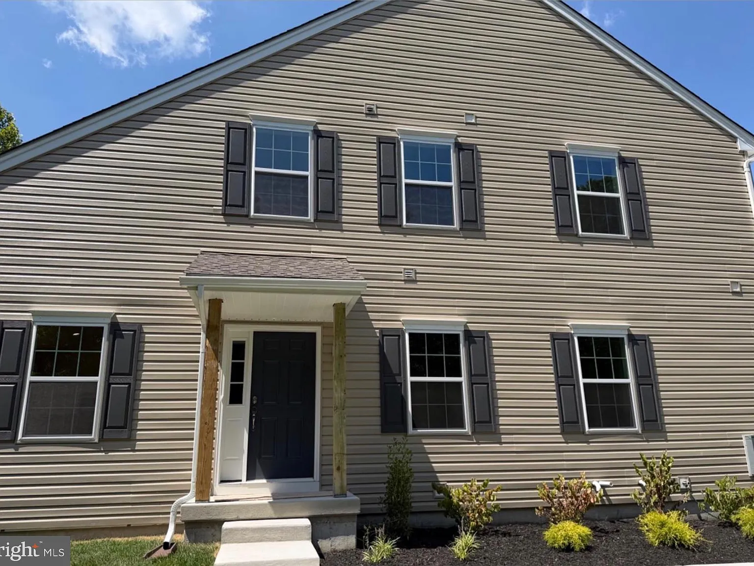 3 bed, 3.5 bath, 1680 sqft, $3,900 — Photo 2