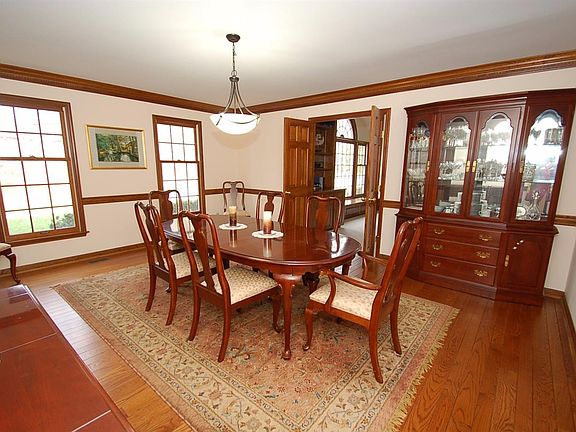 4th image of 9345 White Rose Ct