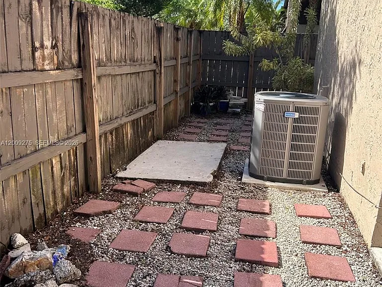 1761 Bayberry Dr — Photo 34