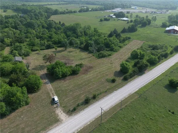 32540 W 359th St, Osawatomie, KS 66064