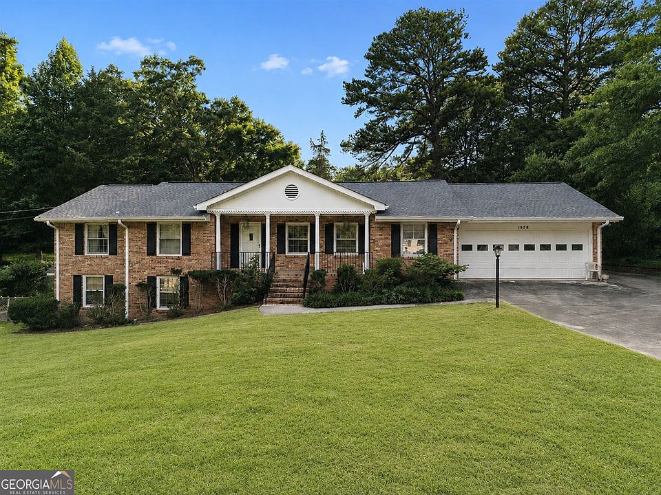 1st image of 1828 Wiggins Cir SW
