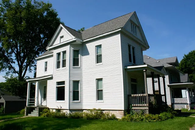 511 Douglas St photo 1