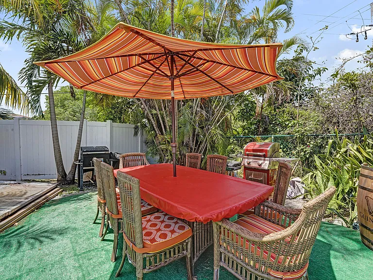 1250 Miami Rd #11 — Photo 32